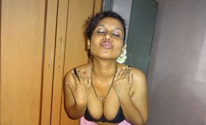 18 tear old schoolgirl Tiff Bannister takes selfies while disrobing in bedroom